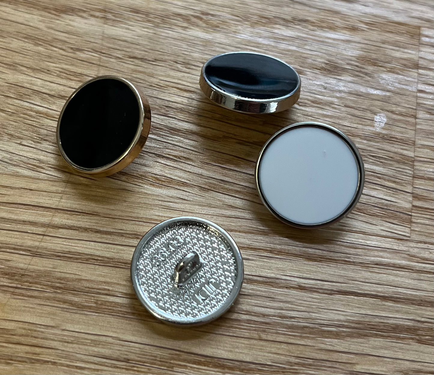 Boutons cylindres 1,7 ou 2 cm ( à l'unité)