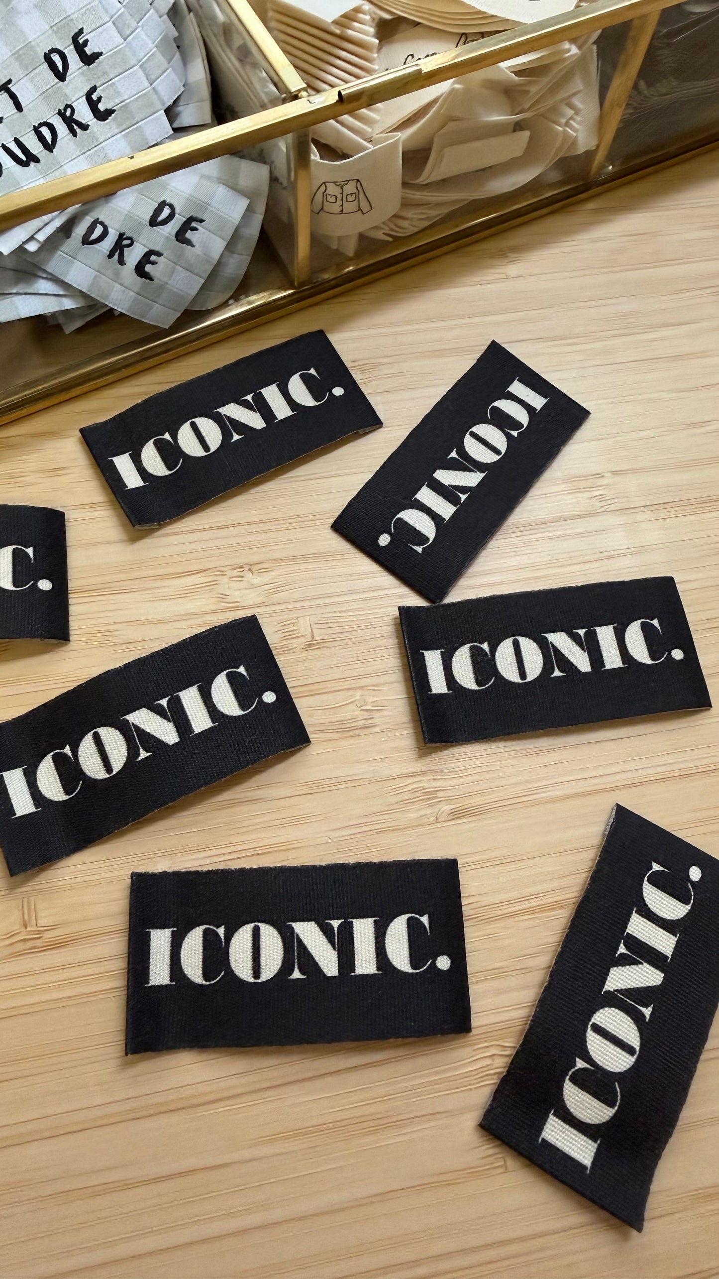 Étiquette - Iconic.