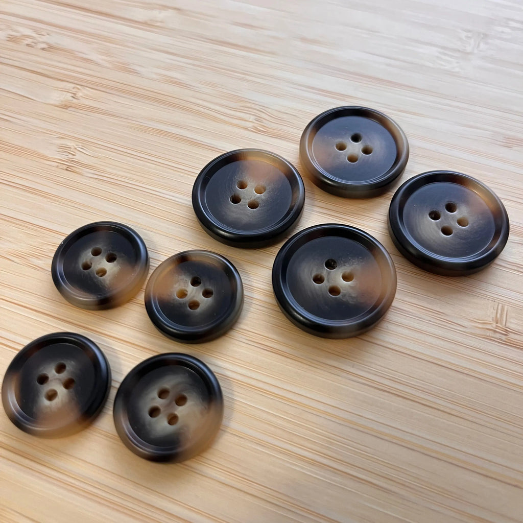 Boutons en résine marbrés marron - 2,5 ou 2,3 ou 2 cm (à l’unité) - Ma Petite Fabrique - Patrons de couture