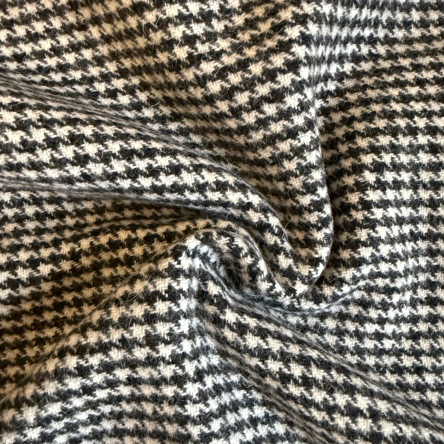 Tissu - Lainage pied de poule noir et blanc (coupon de 2,2 m)