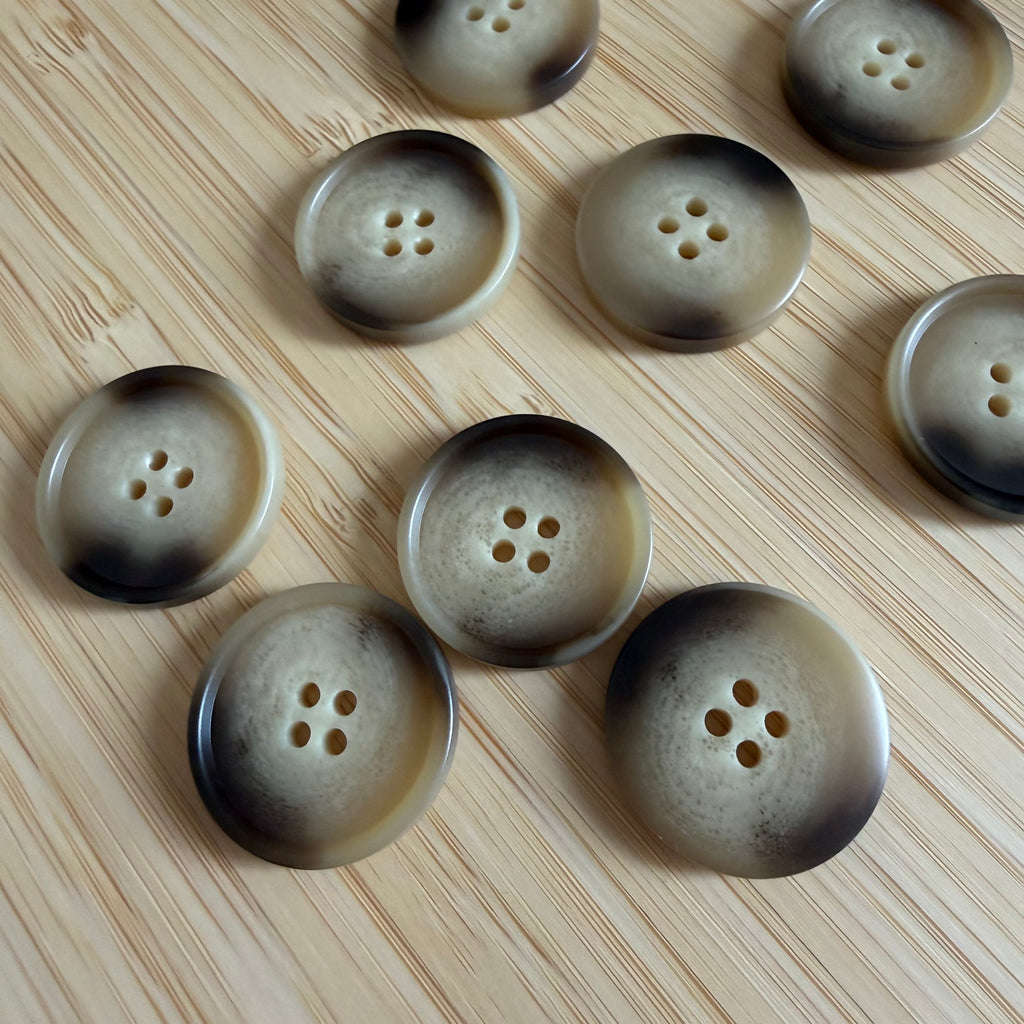 Boutons en résine sable et marron - 2 ou 2,5 cm (à l’unité) - Ma Petite Fabrique - Patrons de couture