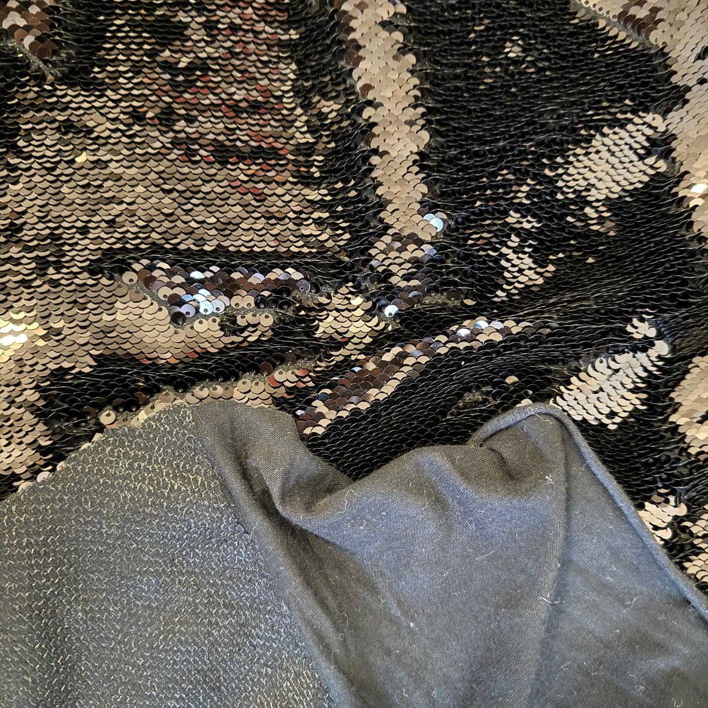 Tissu - Sequins noirs (par 10cm)