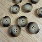 Boutons en résine sable et marron - 2 ou 2,5 cm (à l’unité) - Ma Petite Fabrique - Patrons de couture