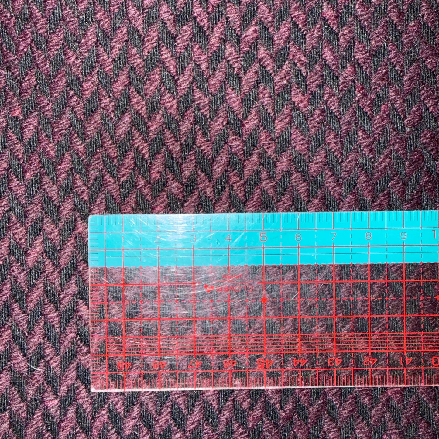 Tissu - 100% laine chevron bordeaux et noir pour manteau (Coupon de 1,15m) - Ma Petite Fabrique - Patrons de couture