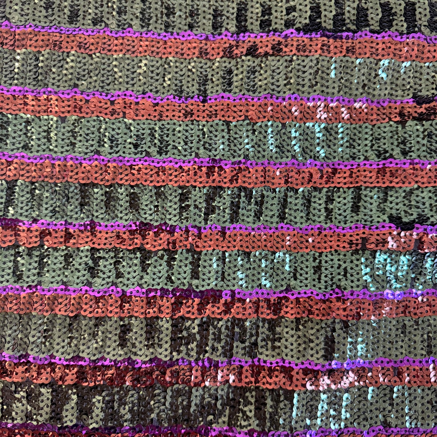 Tissu sequins multicolores Vert - Violet - Terracotta (par 10 cm)