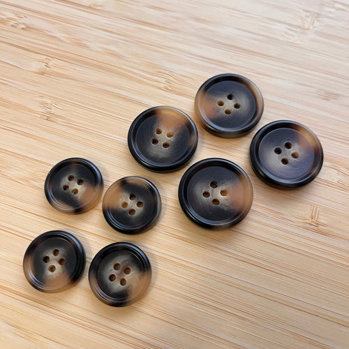 Boutons en résine marbrés marron - 2,5 ou 2,3 ou 2 cm (à l’unité) - Ma Petite Fabrique - Patrons de couture