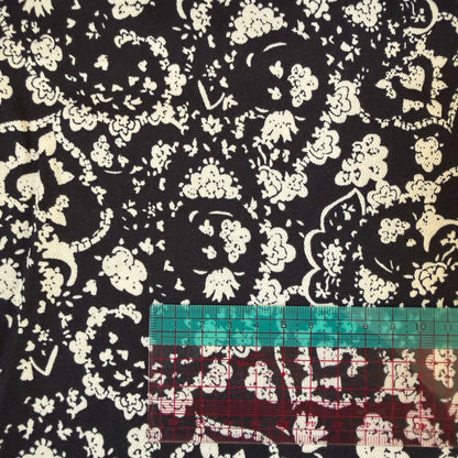 Tissu - Twill de viscose Paisley blanc et noir (par 10 cm)
