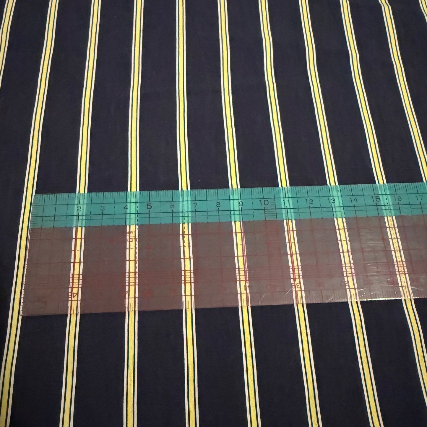 Tissu - Viscose rayée bleu nuit et jaune (/10cm)