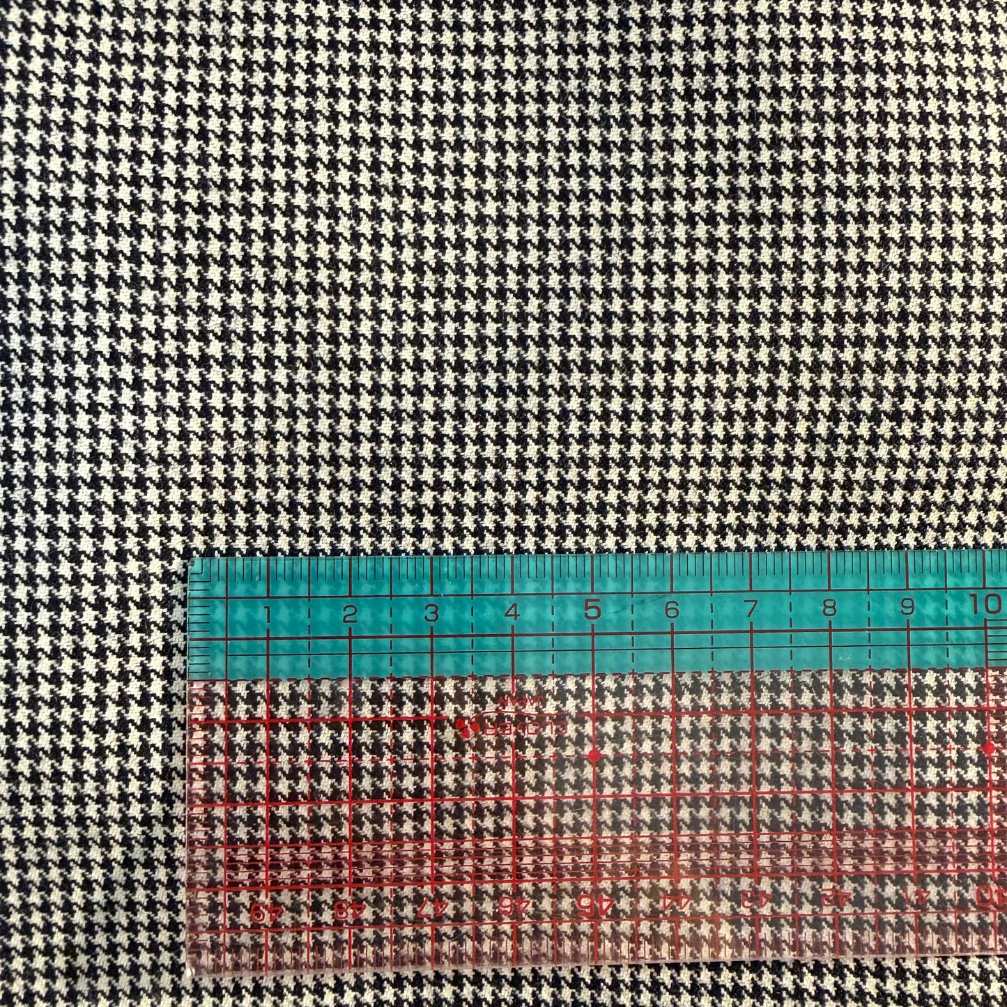 Tissu - Tweed de laine pied de puce noir et blanc (par 10cm)