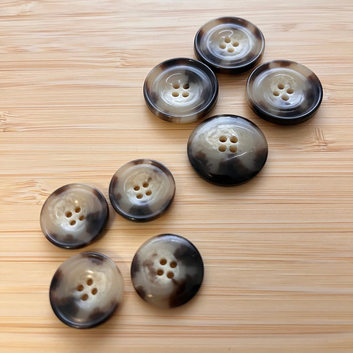 Boutons en résine tachetés beige et marron - 2,5 ou 2 cm (à l’unité)