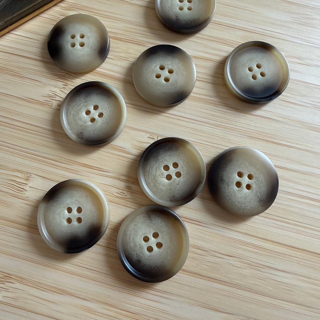 Boutons en résine sable et marron - 2 ou 2,5 cm (à l’unité) - Ma Petite Fabrique - Patrons de couture