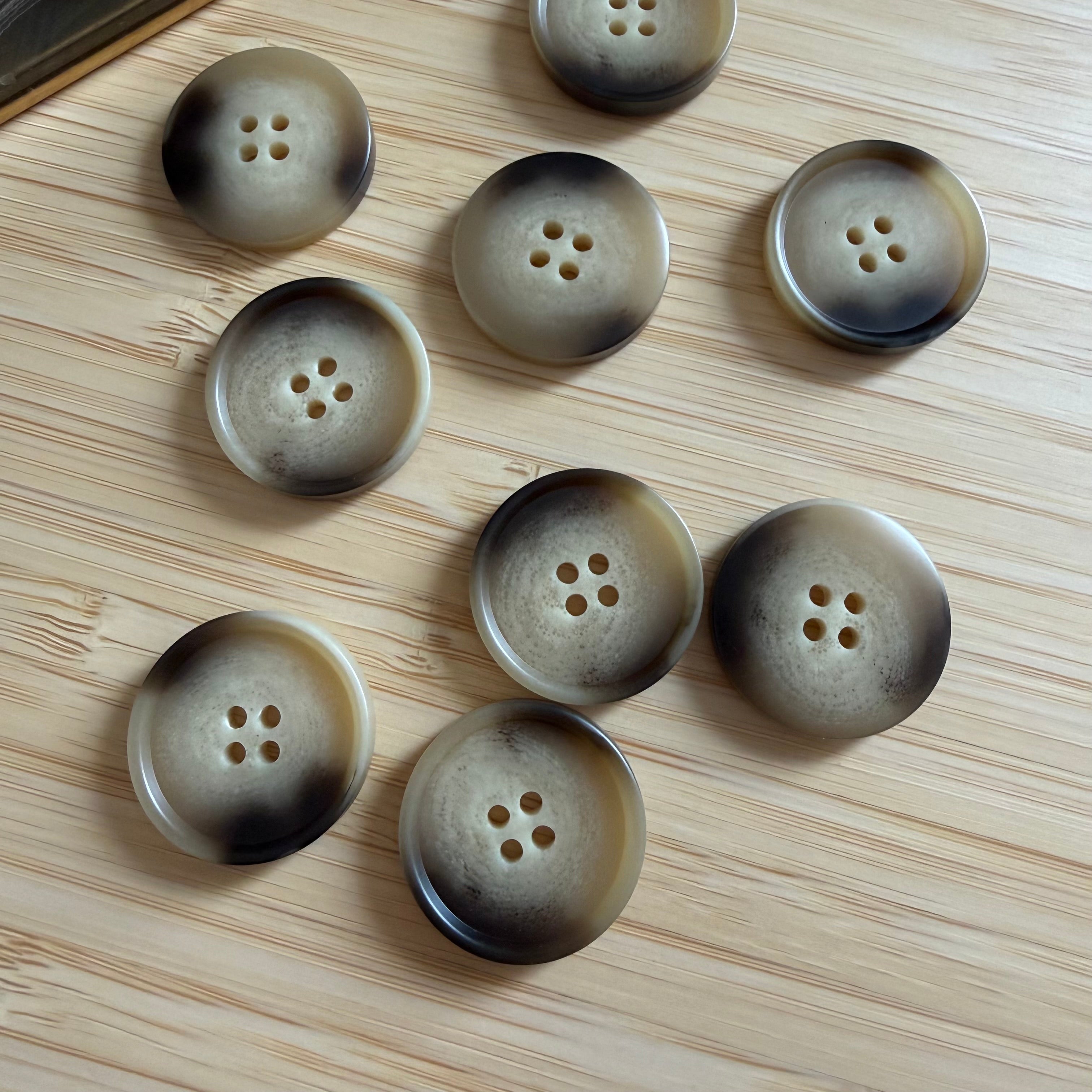 Boutons en résine sable et marron - 2 ou 2,5 cm (à l’unité) - Ma Petite Fabrique - Patrons de couture