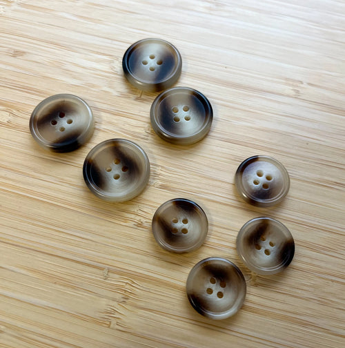 Boutons en résine marbrés beige et marron - 2,5 ou 2 cm (à l’unité) - Ma Petite Fabrique - Patrons de couture