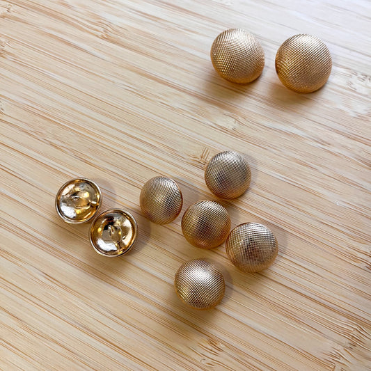 Boutons demi-sphère rugueux dorés 1,8 cm (à l’unité)