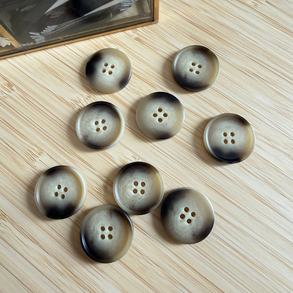 Boutons en résine sable et marron - 2 ou 2,5 cm (à l’unité) - Ma Petite Fabrique - Patrons de couture
